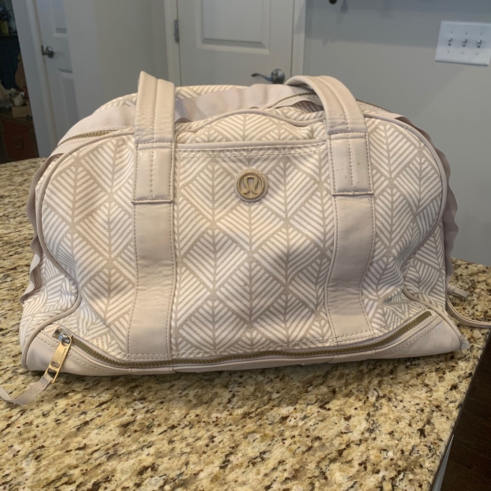 Lululemon OM for all day gym bag